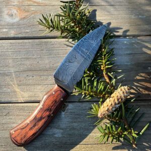 Damascus Steel Skinner Knife With Durable Pukka Wood Handle .