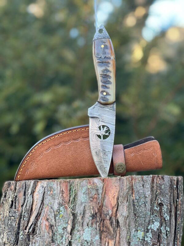 Stag Horn-Handled Hunting Knife Deer-Stamped Damascus Blade .