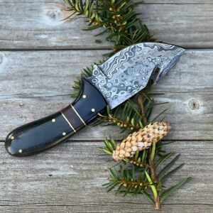 Gut Hook Damascus Skinner Knife With Buffalo Horn Handle .